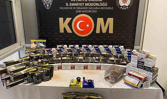 Kütahya'da 2 ev ve 1 işyerinde kaçak tütün ve makaron ele geçirildi