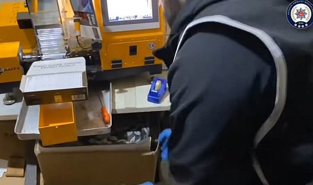 Kütahya'da kaçak makaron ve fişek ele geçirildi, 1 şüpheli tutuklandı