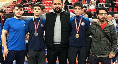 Kütahyalı güreşçiler Bilecik'te madalyaları topladı
