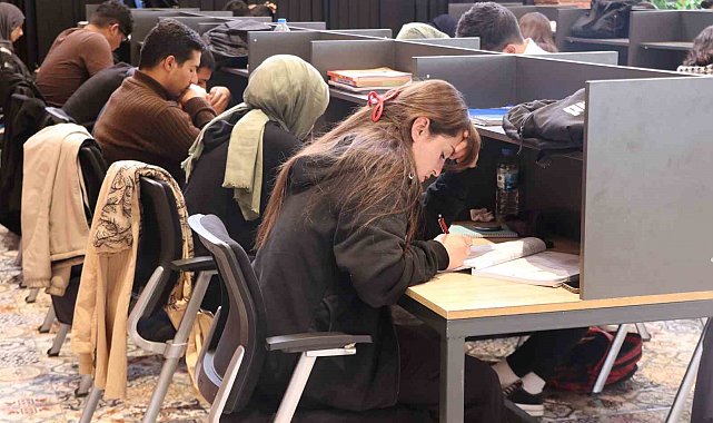 Kütüphaneler gençlerin hayallerine açılan kapı oluyor