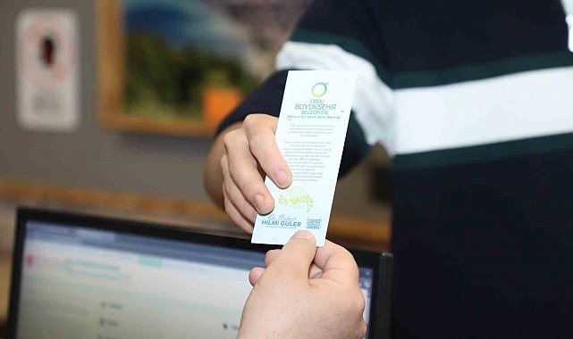 Kütüphaneye gelenlere 'kır çiçek tohumlu' kitap ayraçları