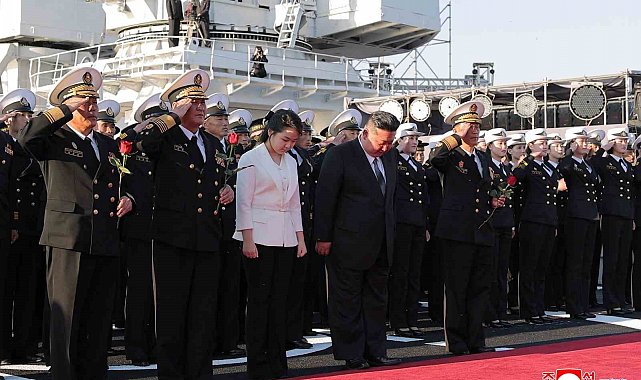 Kuzey Kore'nin yeni 5 bin tonluk savaş gemisi suya indirildi