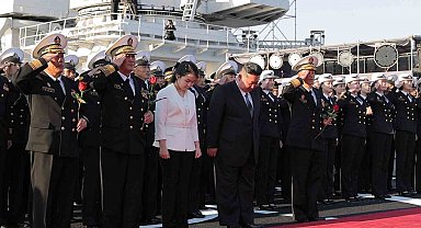 Kuzey Kore'nin yeni 5 bin tonluk savaş gemisi suya indirildi