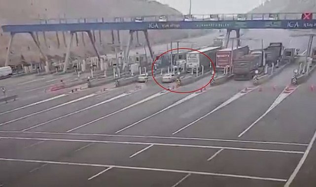 Kuzey Marmara Otoyolu'ndaki 4 kişinin öldüğü kaza anı kamerada