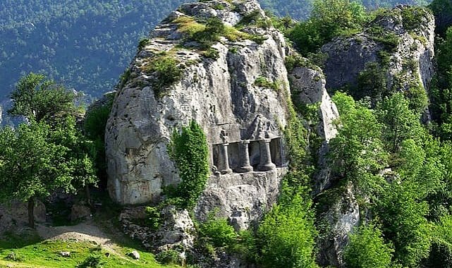 Kuzeyin muhafızı İnceburun Feneri ve zamana direnen Terelek Mezarları