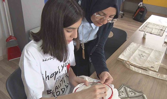 Lefkara nakışını öğretmek için uygulama geliştiren öğrenciler Teknofest'te yarışacak