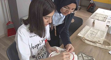 Lefkara nakışını öğretmek için uygulama geliştiren öğrenciler Teknofest'te yarışacak