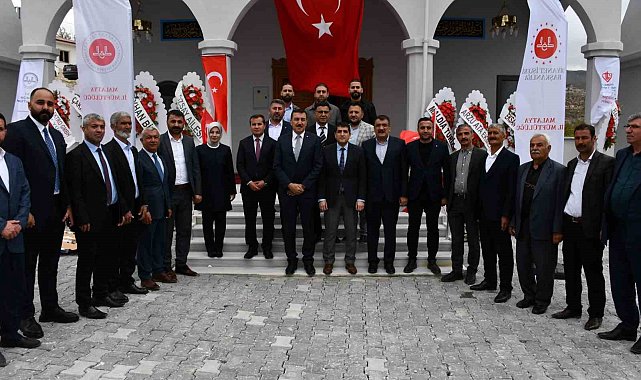 Levent Camii dualarla ibadete açıldı