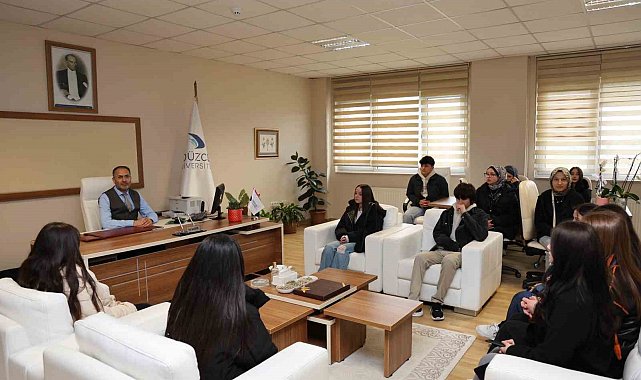 Lise öğrencileri Düzce Üniversitesi'nde
