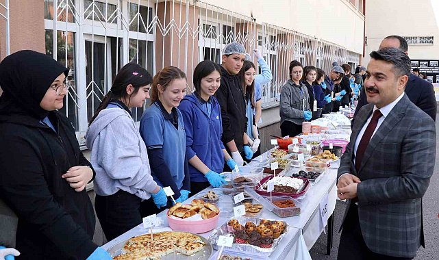 Lise öğrencileri kardeş okul için hayır panayırı düzenledi