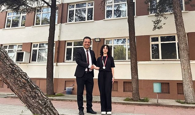 Lise Öğrencisi Betül Sarfın'dan gururlandıran başarı