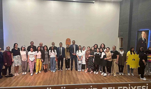 Liselilerin müzikli drama oyunu ilgi gördü