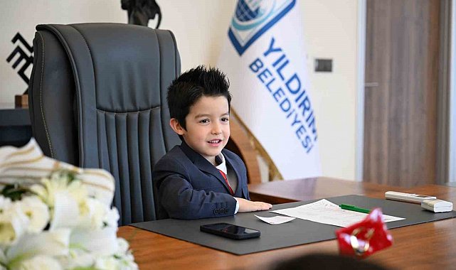 Makamını çocuklara devretti