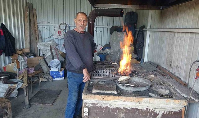 Malatya'da 55 yıllık kalaycı ustası zamana direniyor