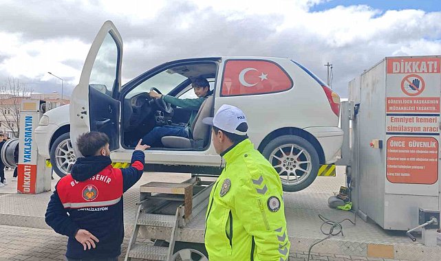 Malatya'da öğrencilere simülasyonla emniyet kemeri farkındalığı