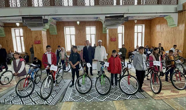 Malazgirt'te teravih namazı ve Kur'an kurslarına katılanlar ödüllendirildi