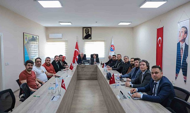 Maltepe Belediye Başkanı Köymen, deprem sonrası Maltepe Afet ve Acil Durum Yönetim Merkezi'ne geldi