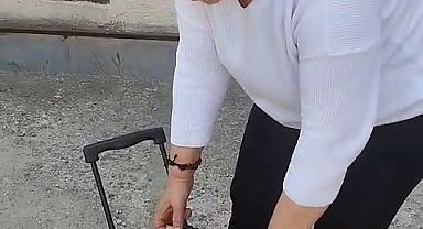 Maltepe'de deprem anında deprem çantasını alarak dışarı çıktı