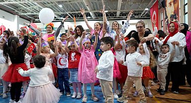 Maltepe'de miniklerin 23 Nisan coşkusu