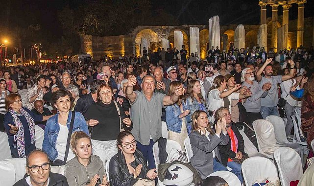 Manavgat, Akdeniz'in iki yakasından yükselen şarkılarla şenlendi