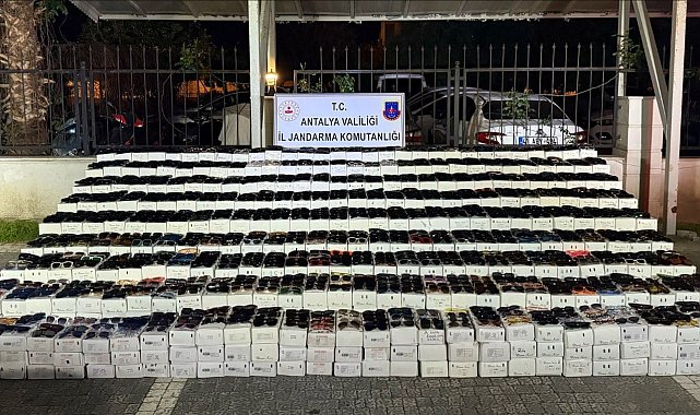 Manavgat'ta 58 bin adet kaçak güneş gözlüğü ele geçirildi