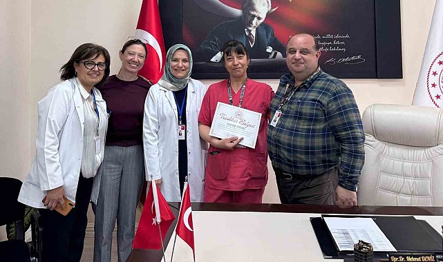 Manavgat'ta en fazla normal doğum yaptıran ebe ödüllendirildi