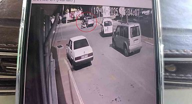 Manavgat'ta otomobile çarpan motosikletli yaralandı