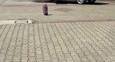 Manavgat'ta park halindeki araç alev alev yandı