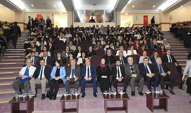 Manisa'da 'Doğal doğum' Sempozyumu gerçekleştirildi
