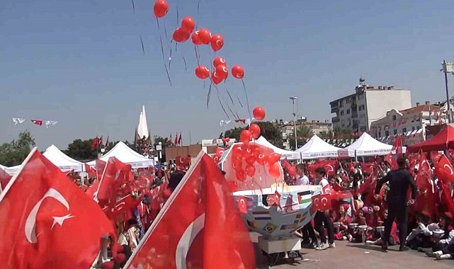 Manisa'da gökyüzünü balonlar renklendirdi