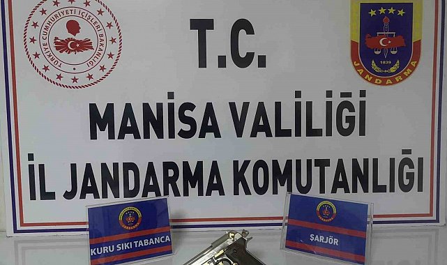 Manisa'da ruhsatsız tabanca ile yakalandı