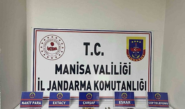 Manisa'da şüpheliden esrar ve uyuşturucu hap çıktı