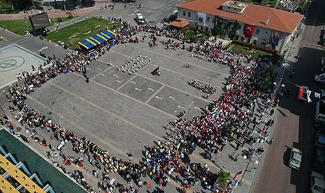 Manisa'nın ilçelerinde 23 Nisan coşkusu yaşandı
