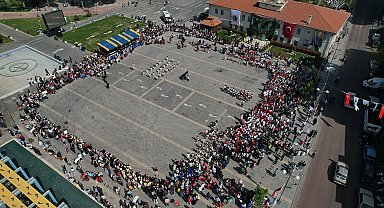 Manisa'nın ilçelerinde 23 Nisan coşkusu yaşandı
