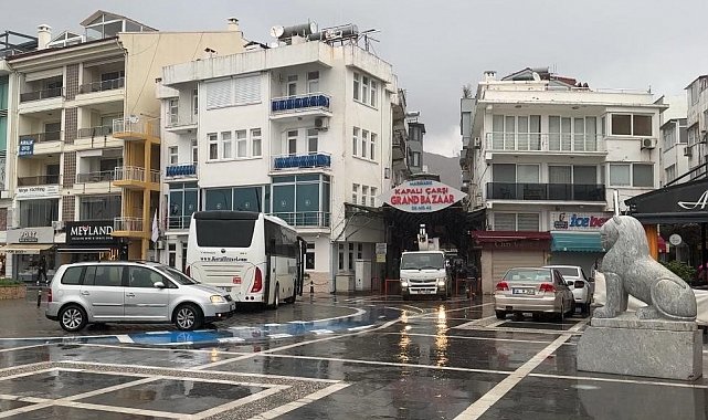 Marmaris Kapalı Çarşı'yı lağım kokusu sardı