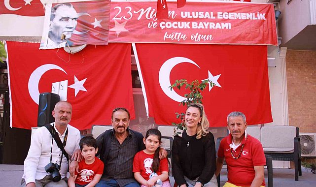 Marmaris'in '23 Nisan Dede'si yine sokakları bayrakla donattı