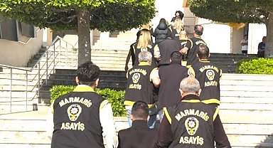 Marmaris'te gazeteciye saldırı olayının şüphelisi 5 kişi adliyeye çıkarıldı