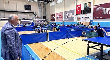 Masa tenisi müsabakaları başladı