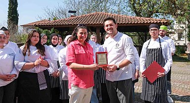 MasterChef yarışmacısı Görkem Ünal, Osmaneli'de öğrencilerle bir araya geldi