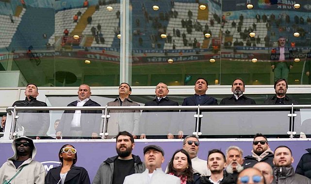 Mecnun Otyakmaz, Kasımpaşa - Sivasspor maçını tribünden takip etti