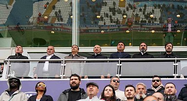 Mecnun Otyakmaz, Kasımpaşa - Sivasspor maçını tribünden takip etti