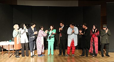 Mektep Melikgazi'nin oyuncuları performanslarıyla alkış topladı