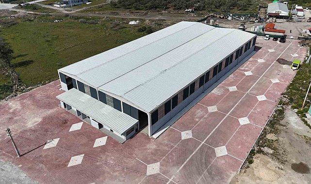 Menemen'e bir kapalı pazar yeri daha kazandırıldı