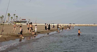 Mersin'de havalar ısınınca sahiller hareketlendi