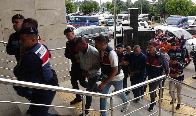 Mersin'de uyuşturucu tacirlerine çifte operasyon: 15 tutuklama