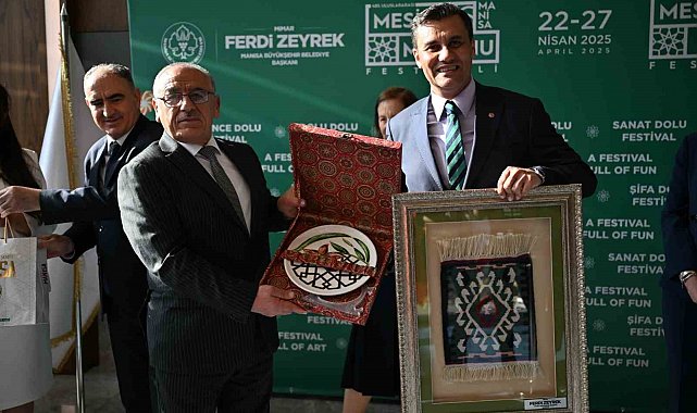 Mesir Festivali'nde hediyeler ve gönüller buluştu