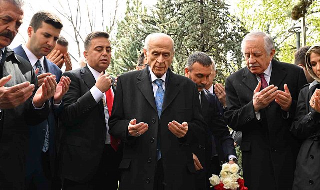 MHP Genel Başkanı Devlet Bahçeli, Türkeş'in mezarını ziyaret etti