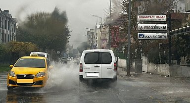 Milas'ta sağanak yağış etkili oldu