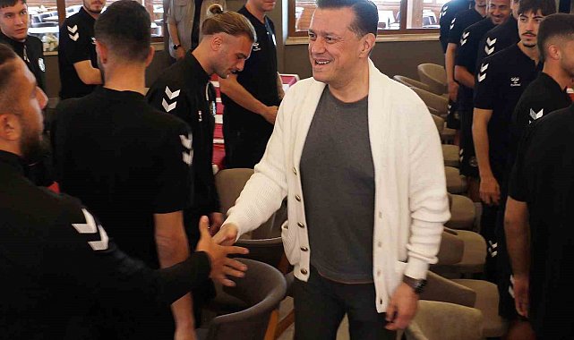 Milletvekili Hatipoğlu, Eskişehirspor oyuncularıyla bir araya geldi