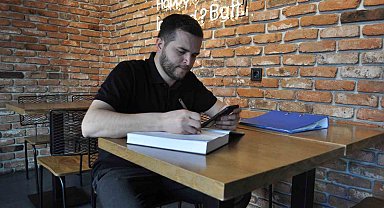 Milyonlarca borcu olan işletme sahibi içerisinde bulunduğu durumu mizaha vurdu